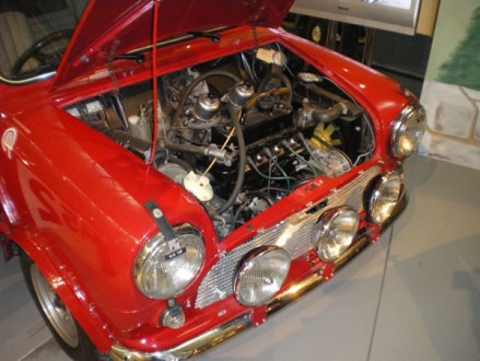 モンテカルロラリー52号車　ミニクーパー　エンジン